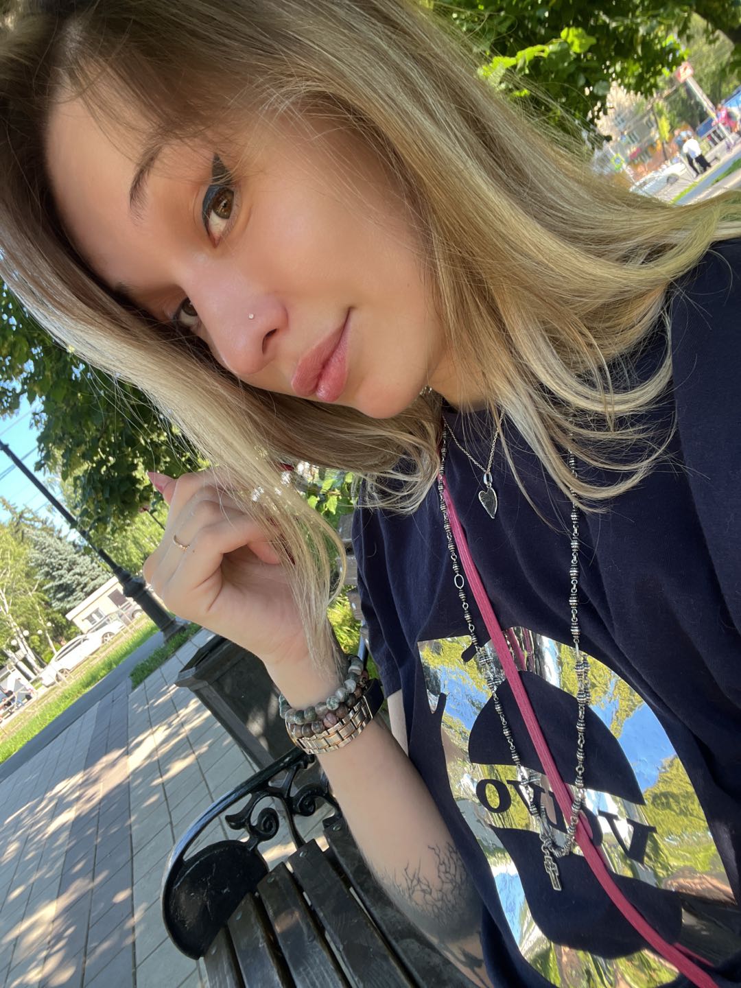 AnaBelle from United States, online for a 1v1 video chat on Mixu