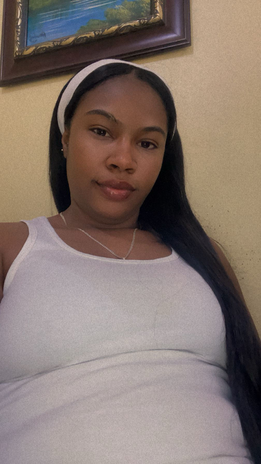 Yaris from United States, online for a 1v1 video chat on Mixu