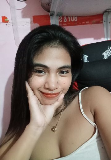Mae from Philippines keeping a Mixu call comfortable
